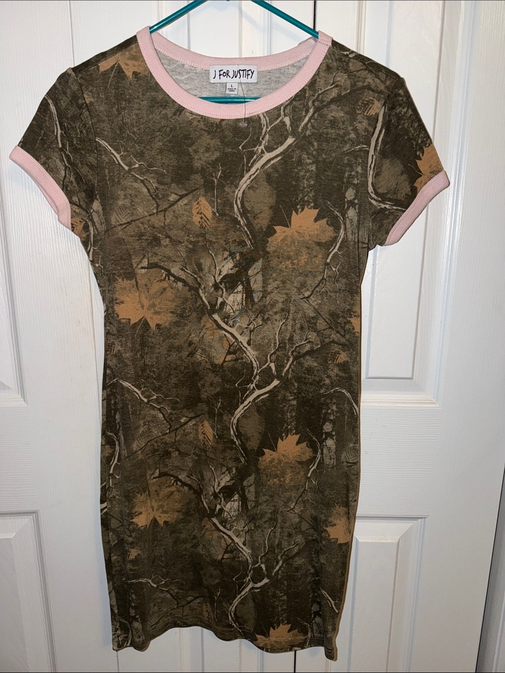J for Justify Women’s Camouflage Leaf Print Short Sleeve Dress with Pink Trim